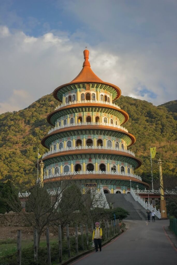A cute pagoda with a beautiful backdrop of mountains, true serenity at the Wuiji Tianyuan Temple