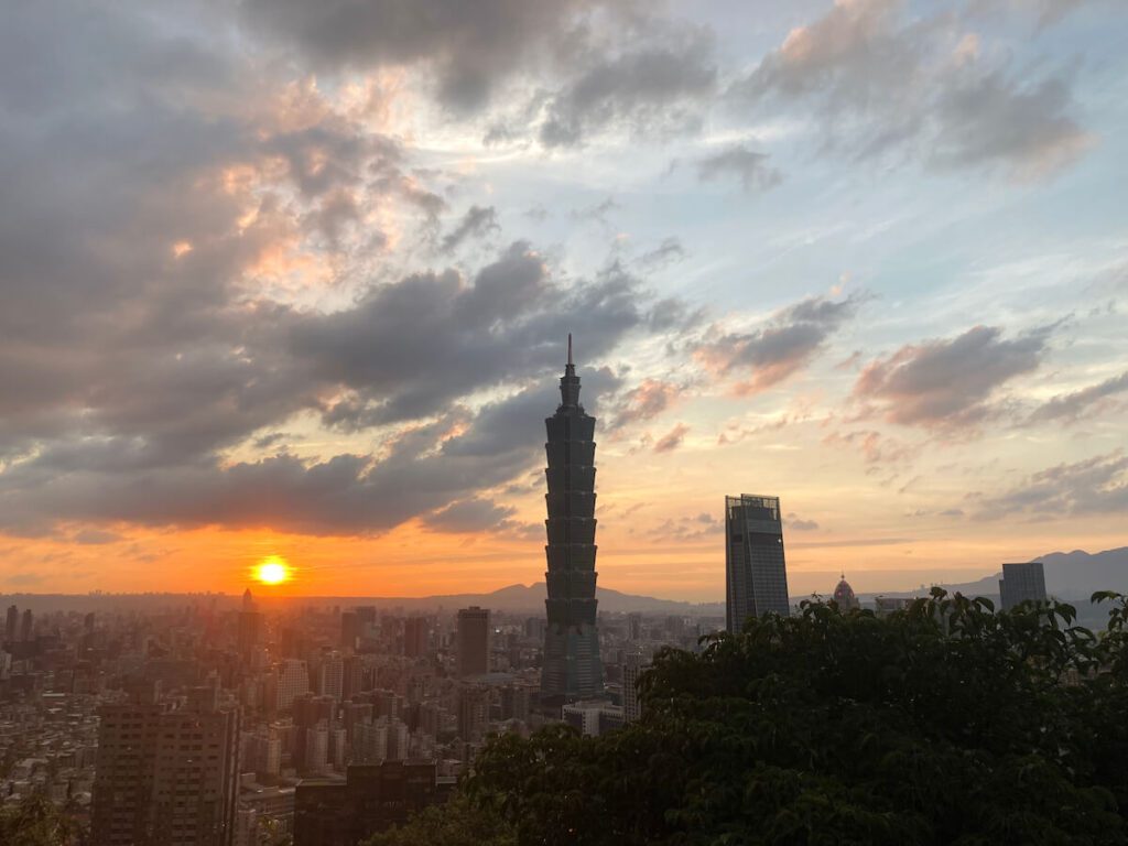 Elephant mountain - the best for sunset and a night time hike in Taipei